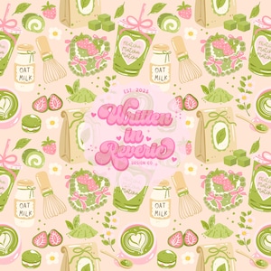 Könnte beinhalten: Ein sich wiederholendes Muster mit Matcha-Illustrationen auf hellrosa Hintergrund. Das Design umfasst Matcha-Getränke, Hafermilchflaschen, Erdbeeren, Matcha-Pulver und den Text "Written in Reverie Design Co."