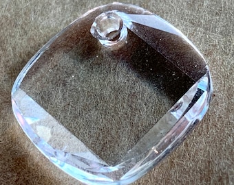 Wisiorek kryształowy Swarovski 18 mm w kształcie kwadratu