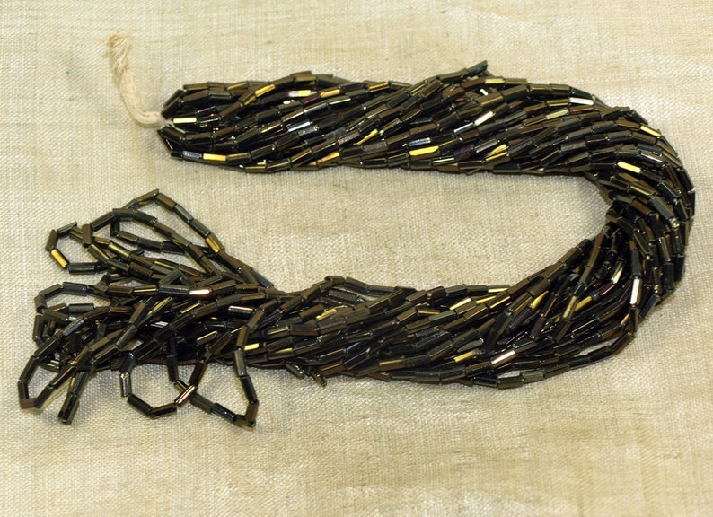 VBS401 Original Hank of 1930s Brown Iris Bugle Beads