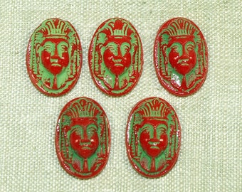 Par de cabujones rojos "egipcios" del rey Tutankamón, fabricados en la República Checa en la década de 1920