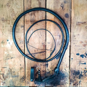 Hand geflochtene schwarze Ziegenleder Bullwhip mit gratis Peitsche Holster und Crackers, 4 ft bis 14 ft, 12/16 Plait Indiana Jones Raiders Style Bullwhip