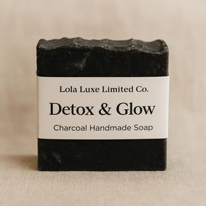 Handgemaakte zeep met actieve kool – natuurlijke detoxzeep voor gezicht en lichaam | Handgemaakte huidverzorging voor de vette, acne-gevoelige huid