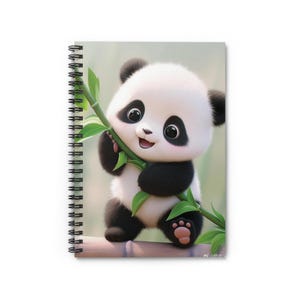 Libreta personalizada con un adorable panda colgando de una rama de bambú. ¡Perfecta para tus notas diarias o como un regalo original!