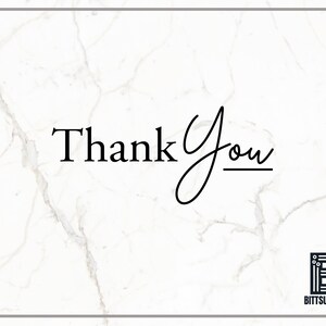 Puede incluir: Un fondo de m&aacute;rmol blanco con el texto "Thank You" en escritura cursiva negra. El texto est&aacute; subrayado. Un peque&ntilde;o logotipo en blanco y negro con el texto "Bittsubytes" se encuentra en la esquina inferior derecha.