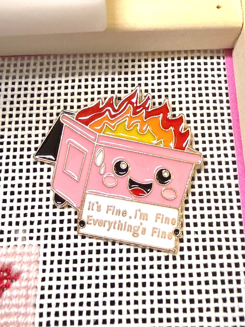 Dumpster Fire Needle Minder | Everything is Fine needle magnet afbeelding 6