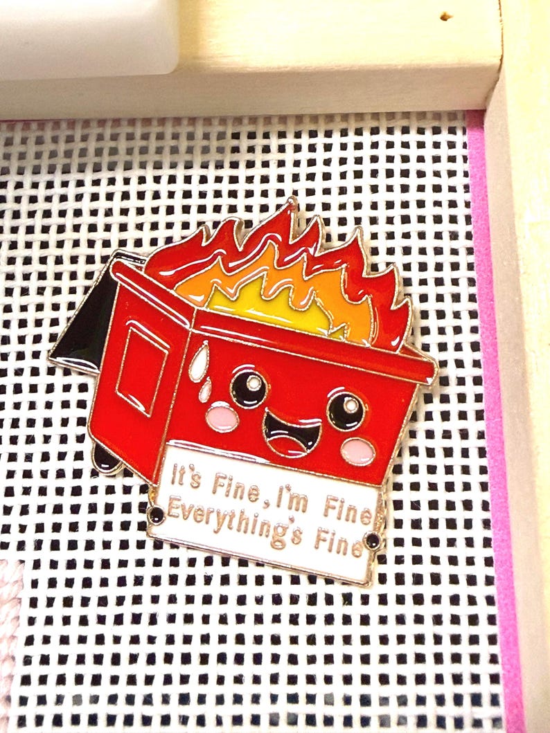 Dumpster Fire Needle Minder | Everything is Fine needle magnet afbeelding 7