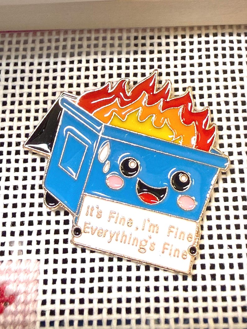 Dumpster Fire Needle Minder | Everything is Fine needle magnet afbeelding 8