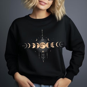 Boho Chic Mondphasen Sweatshirt - Universum Sterne Pullover - Mystisches Mondgöttin Outfit - Geschenk für Sie Ihn