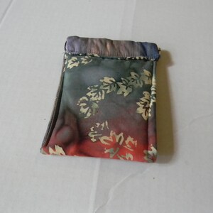 Gray Leaves Batik Squeeze Frame Pouch image 3