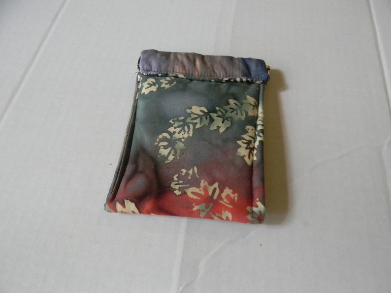 Gray Leaves Batik Squeeze Frame Pouch image 3