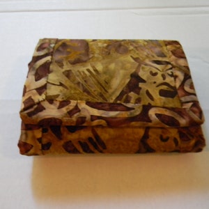 Carteira Trifold Batik Coruja Marrom
