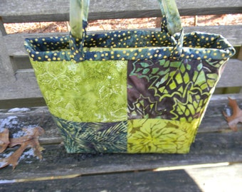 Medium-sized Green Batik Handbag/Shoulder Bag