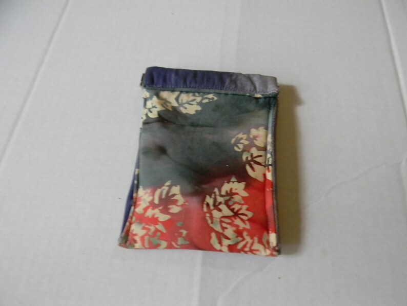 Gray Leaves Batik Squeeze Frame Pouch image 1