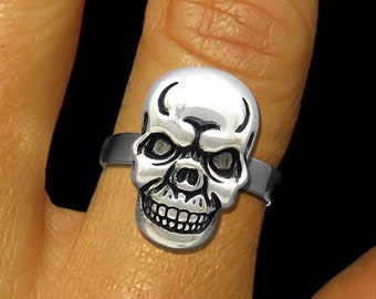 Anillo de calavera en plata de ley