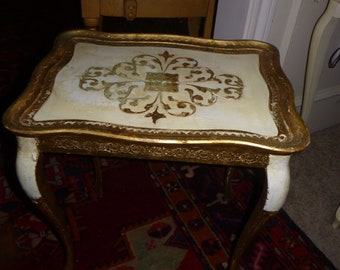 Vintage Elegant Italian Florentine Ornate Carved Gilt Wood Table .Brocante