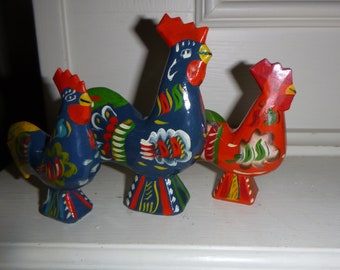 Vintage Beautiful Trio Swedish Folk Art Roosters by Nils Olsson. Like new Condition. Fab Collectible Brocante.