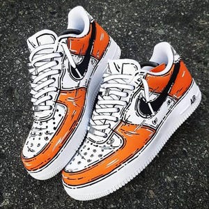 Nike Air Force 1 personalizzate in stile cartone animato 2D | Sneakers personalizzate in stile fumetto | Sneakers dipinte a mano | Design di illustrazione esclusivo