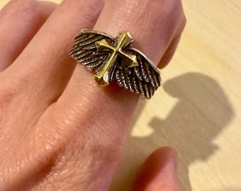 Geflügeltes Kreuz Ring: Verstellbarer Gothic Engel Schmuck