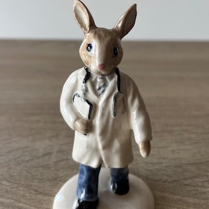 Royal Doulton Bunnykins Figurine – Doctor Bunnykins DB181 1993 | Rare collectible porcelain statue | Vintage nursery decor