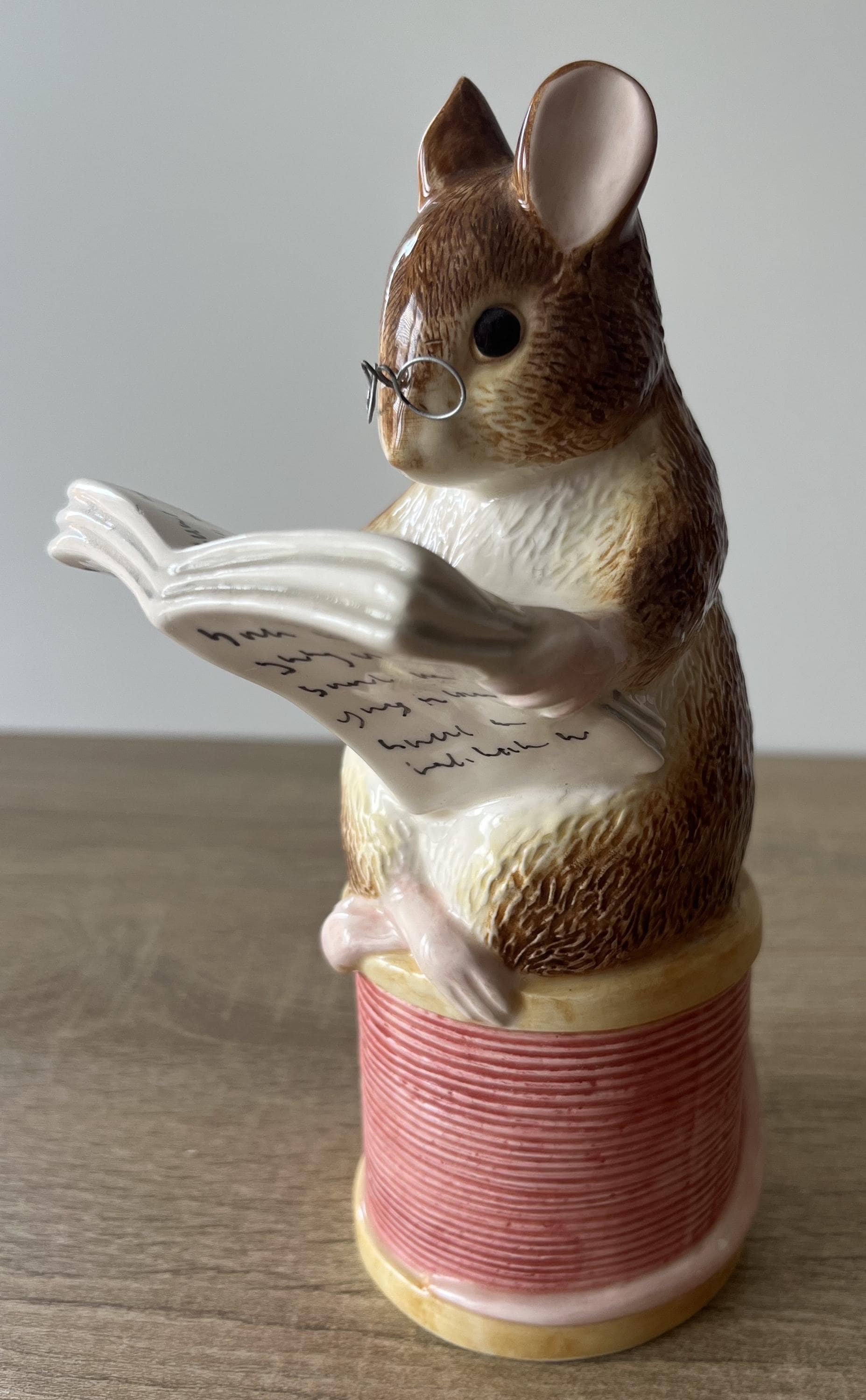 Vintage Beatrix Potter Tailor of Gloucester Coin Bank: 1998