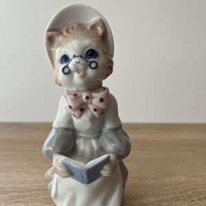 Vintage Porcelana Casades cat figurine, Handmade porcelain animal sculpture from Spain, Cat lovers gift, Collectible cat statue