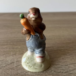 Vintage Royal Doulton Bunnykins &quot;Mother’s Day&quot; Figurine,DB155 – Hand-painted porcelain bunny, 1995 Rare Collectible Figurine, Bunnykins Gift