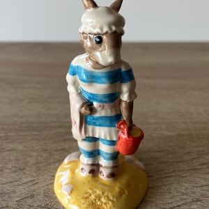 Royal Doulton “Mother Bunnykins of the Year 1999” Figurine – DB184 – Beach Bunny with Pail – Vintage Collectible ornament