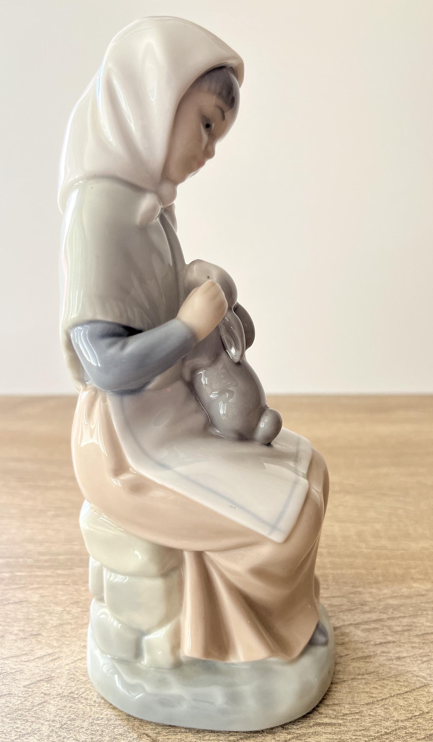 スペイン Zaphir 女の子 Vintage Zaphir Porcelain Figurine – Spanish Girl With Rabbit