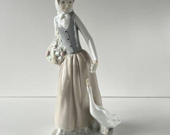 リヤドロのガチョウと犬を連れた少女の磁器製置物：ダイソー スペイン