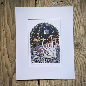 Midnight Mushroom 5x7" con tapete de 8x10", ilustración, magia, bosque encantado. impresión de bellas artes, dibujo, flores silvestres, baraja de oráculo Kat Ryalls