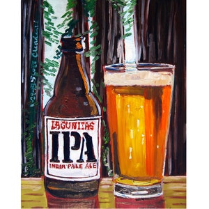 Op de afbeelding: Een schilderij van een fles Lagunitas IPA-bier en een glas bier. De fles is bruin met een wit etiket waarop "Lagunitas IPA India Pale Ale" staat. Het glas is helder en gevuld met een goudgeel bier. De achtergrond is een schilderij van bomen.