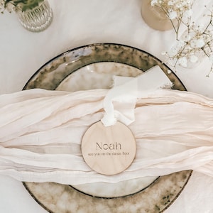 Personalisierte Namensschilder aus Holz – Lasercut & Gravur – Minimalistisch, Modern für Hochzeitsgäste