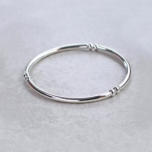 Pulsera elástica apilable de plata de ley o bañada en plata