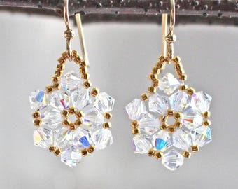 Pendientes de copo de nieve con cuentas de cristal transparente y oro cosidas
