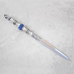 Abrecartas de cristal azul y plata