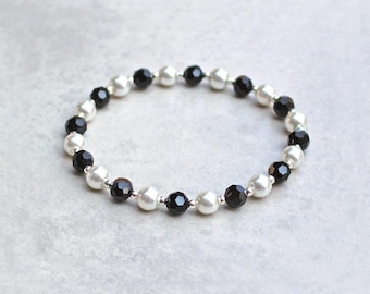 Schwarzer Kristall & weiße Glasperle Stretch Armband oder Fußkettchen