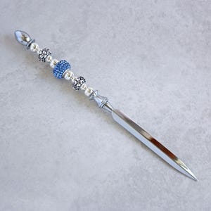 Abrecartas de cristal azul y plata