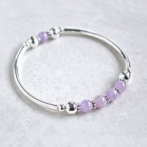 Lichte amethist edelsteen stretcharmband