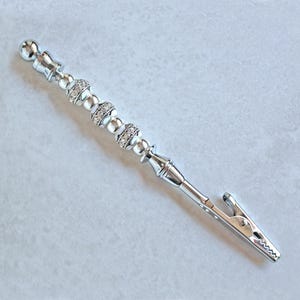 White & Silver Beaded Bracelet Helper