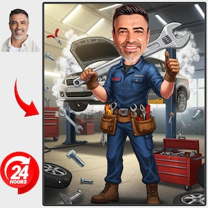 Puede incluir: Ilustración de dibujos animados de un mecánico sonriente sosteniendo una llave grande, con un coche en el fondo. El mecánico lleva un mono azul, un cinturón de herramientas marrón y botas de trabajo. Un logotipo rojo de 24 horas está en la esquina inferior izquierda.
