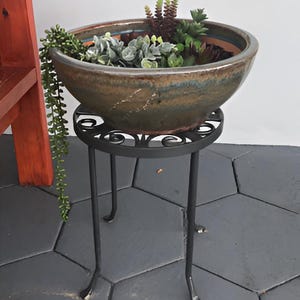 Round Trivet Wrought Iron Plant Stand, Indoor Plant Stand, Heavy duty Plant Stand, Modern Plant Stand, Mid Century Plant Pot Stand