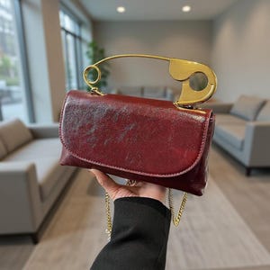Damen Designer Vegan Leder Umhängetasche - schicke Crossbody & Top Griff Klappe Geldbörse | Elegante Handtasche | Minimalistische Abendtasche
