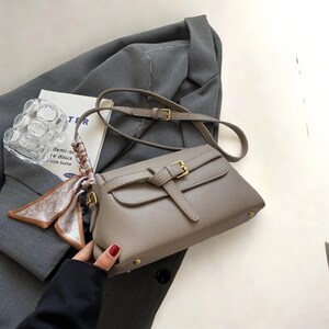 Damen PU Leder Crossbody Bag | Elegante kleine Schultertasche | Minimalistische Sling Handtasche | Trendige Handtasche für jeden Tag | Süße kleine Handtasche