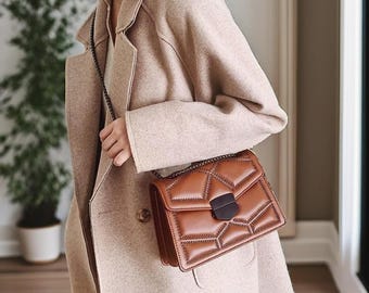 Chic Women's PU Leather Crossbody Bag with Chain Strap - Trendy Geometric Stitch Pattern Purse - Everyday Crossbody Purse - Aesthetic Bag