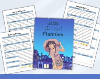 Könnte beinhalten: Ein 2025-Planer mit dem Text "That Girl Planneer" auf blauem Hintergrund mit einem Cartoon-Mädchen in einem rosa Hut und einem rosa-weiß gestreiften Shirt.
