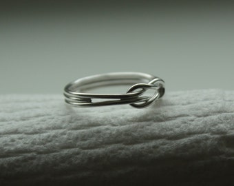 LOVE me KNOT RING  with cue note and smooth design. Handcrafted solid silver. Unisex. Any size. The perfect ring for your proposal.