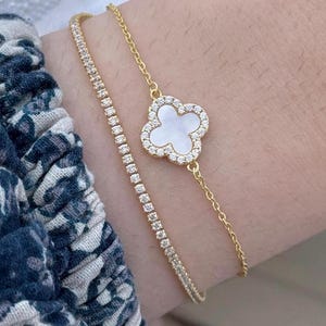 Sterling Silver Gold Clover Bracelet, Minimalist Handmade Jewelry, Charm Wrist Bracelet, Unique Gift for Her, Womens Silver Tennis bracelet