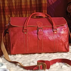 Rote Reisetasche aus echtem Leder – Stilvolle Unisex-Reisetasche – Handgefertigt – Schicke Geschenkidee – Nachhaltige Wochenendtasche