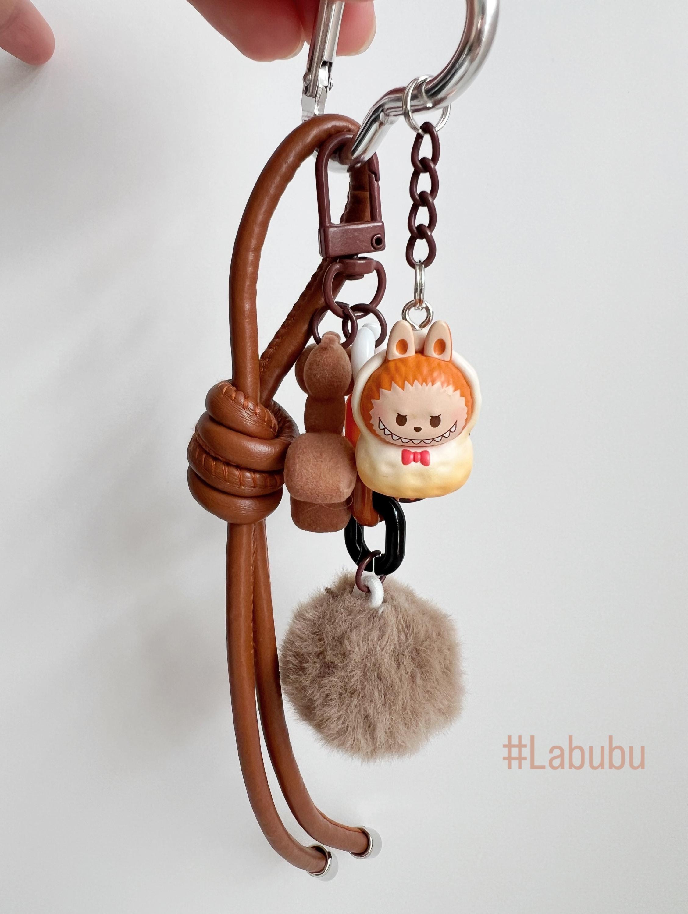 LABUBUのビーズスマホストラップ - メルカリ
