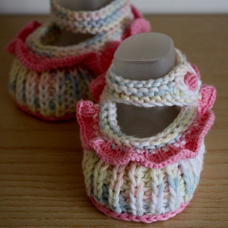 Knitting Pattern Baby Booties with Flounce 0-6 month cotton image 2